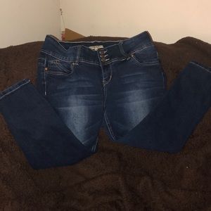 YMI “Wanna Better Butt” skinny capri jeans